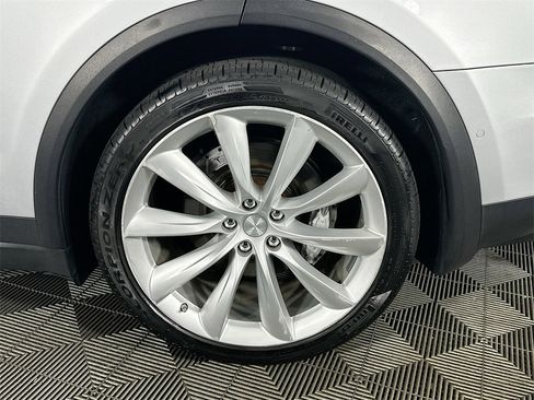 Used 2017 Tesla Model X 75D image 34