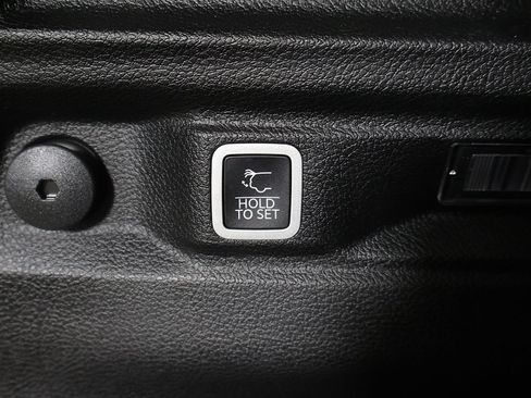 Used 2022 Jeep Grand Cherokee L Limited AWD/4WD image 24