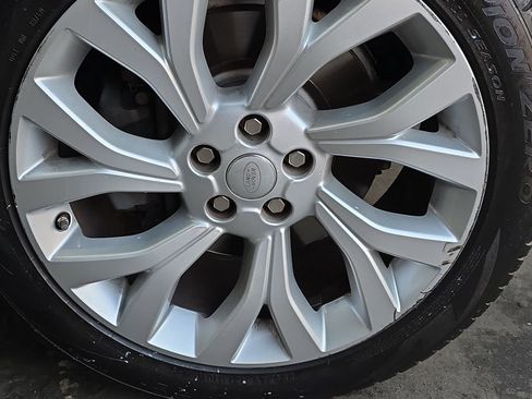 Used 2017 Land Rover Range Rover HSE image 26