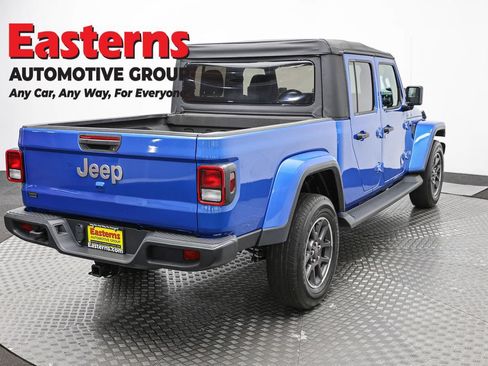 Used 2021 Jeep Gladiator Overland AWD/4WD image 4