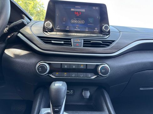 Used 2025 Nissan Altima 2.5 SV FWD image 14