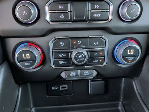 Used 2023 Chevrolet Tahoe 2WD w/ 1FL Safety Package image 27