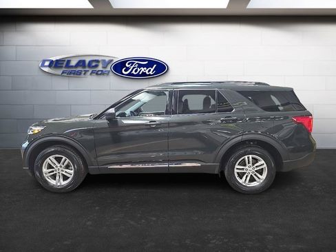 Used 2022 Ford Explorer XLT w/ Equipment Group 202A image 2