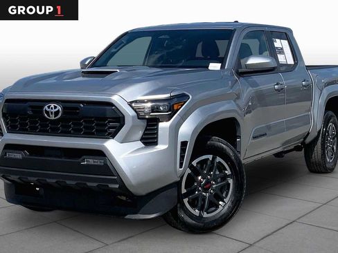 Used 2025 Toyota Tacoma TRD Sport image 1