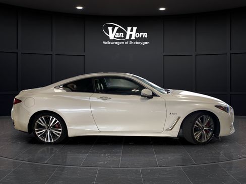 Used 2017 INFINITI Q60 Red Sport 400 AWD/4WD image 8