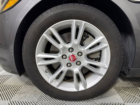 Used 2017 Jaguar XE Premium image 18