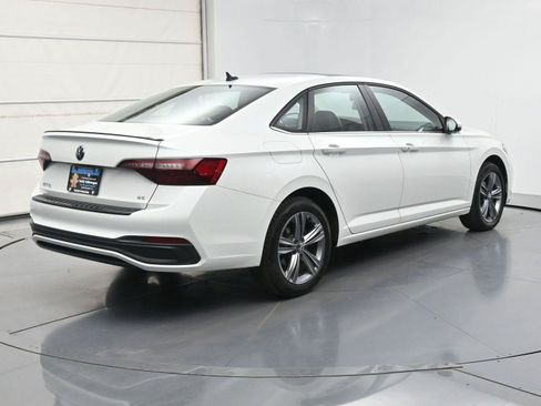 Used 2023 Volkswagen Jetta SE w/ Panoramic Sunroof Package FWD image 25