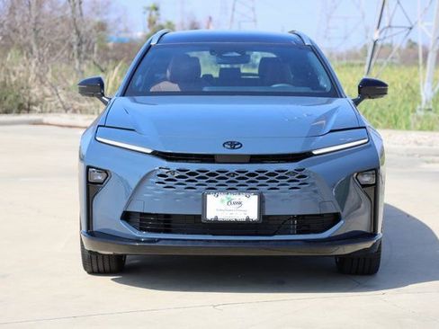 New 2026 Toyota Crown Signia image 2