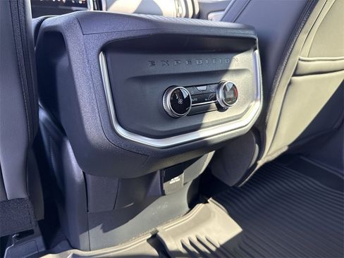 New 2025 Ford Expedition Active image 28