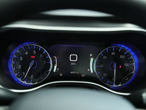 Used 2025 Chrysler Pacifica Select FWD image 31