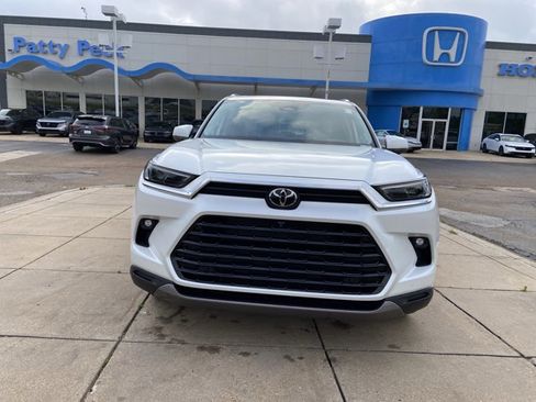 Used 2024 Toyota Grand Highlander Limited AWD/4WD image 3