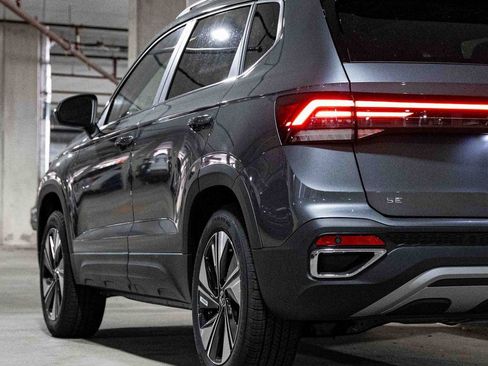 New 2026 Volkswagen Taos SE image 5