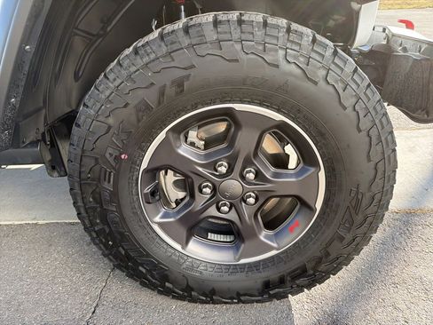 Used 2023 Jeep Gladiator Rubicon w/ Cold Weather Group image 49