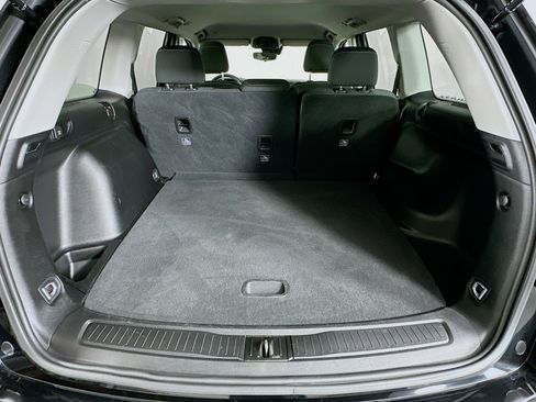 Used 2023 Jeep Grand Cherokee Laredo image 28