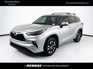 Used 2022 Toyota Highlander XLE AWD/4WD video 1
