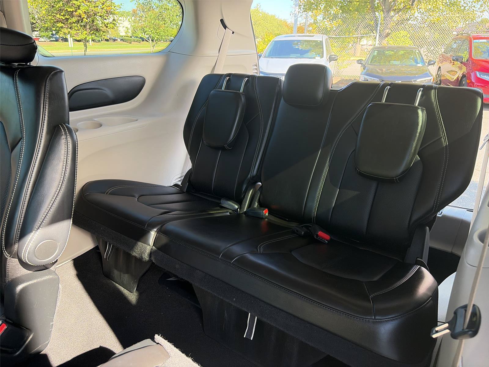 Used 2024 Chrysler Pacifica Touring-L FWD image 22