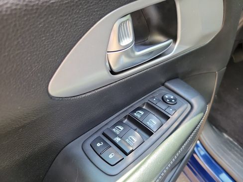 Used 2018 Chrysler Pacifica Touring-L Plus w/ Advanced Safetytec Group FWD image 8