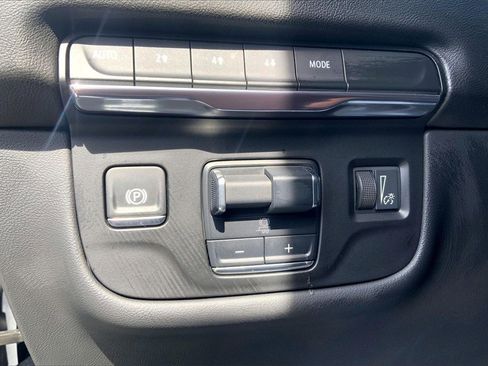 Used 2025 Cadillac Escalade Premium Luxury image 37