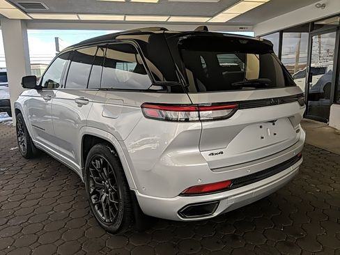 Used 2025 Jeep Grand Cherokee Summit image 11