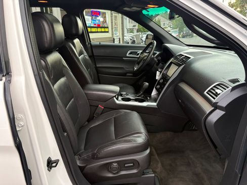 Used 2014 Ford Explorer XLT w/ Equipment Group 202A AWD/4WD image 27