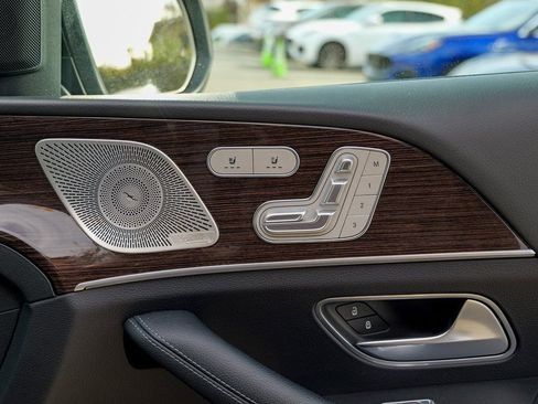 Used 2025 Mercedes-Benz GLS 450 4MATIC image 35