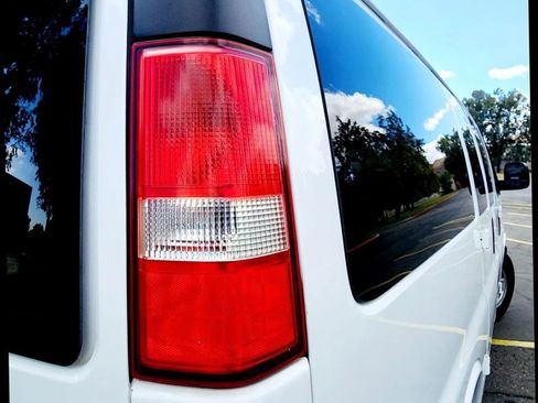 Used 2018 Chevrolet Express 2500 LT w/ LT Preferred Equipment Group image 43