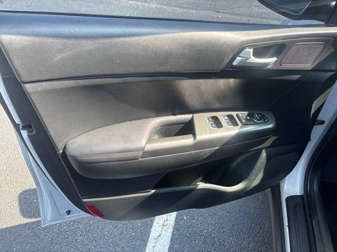 Used 2018 Kia Sportage LX AWD/4WD image 8