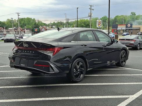 New 2026 Hyundai Elantra SEL Sport FWD image 4