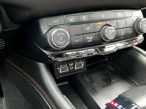 Used 2023 Dodge Durango GT RWD image 16
