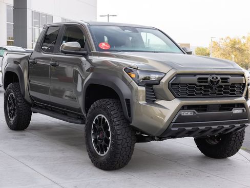 New 2026 Toyota Tacoma TRD Off-Road w/ TRD Off Road Premium Package AWD/4WD image 3