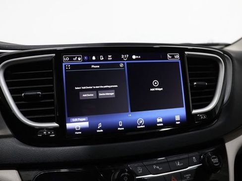 Used 2023 Chrysler Pacifica Touring-L FWD image 24
