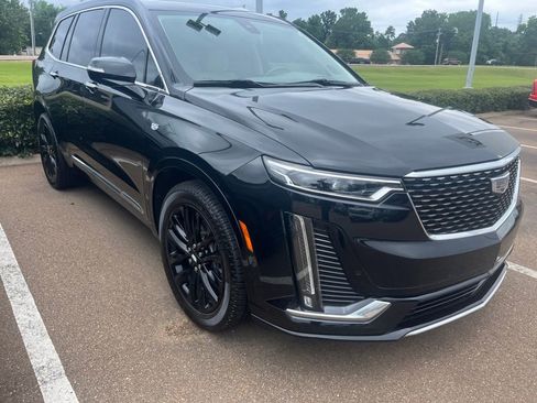 Used 2022 Cadillac XT6 Premium Luxury w/ Technology Package AWD/4WD image 3