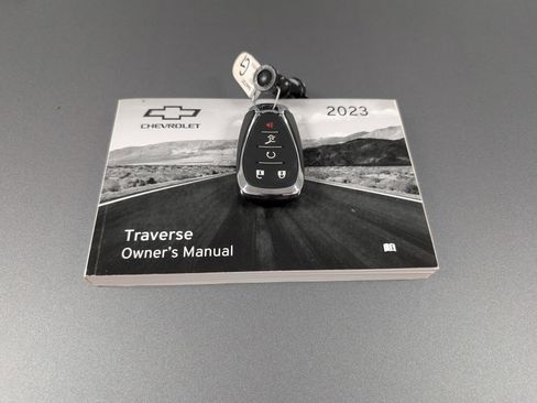 Used 2023 Chevrolet Traverse Premier image 7