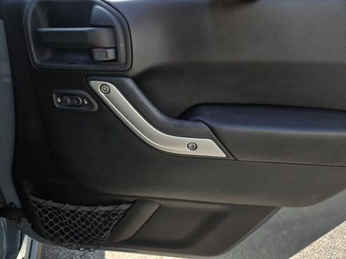 Used 2015 Jeep Wrangler Rubicon w/ Power Convenience Group image 8