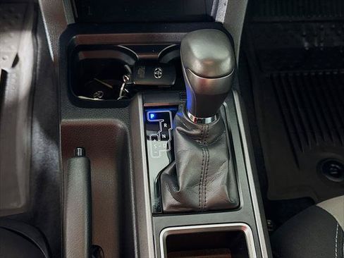 Certified 2022 Toyota Tacoma TRD Off-Road w/ Black Out Package (TMS) AWD/4WD image 17