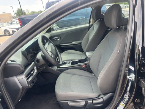 Used 2025 Kia K4 FWD image 25