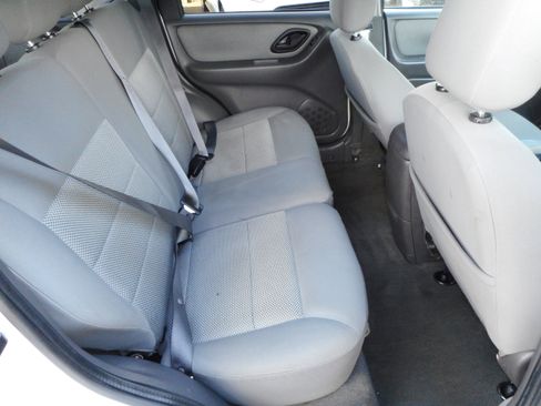 Used 2005 Ford Escape 4WD Hybrid image 25