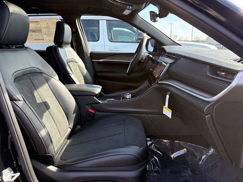 New 2026 Jeep Grand Cherokee Altitude AWD/4WD image 12