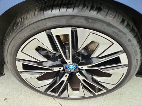Used 2025 BMW i5 xDrive40 w/ Premium Package image 58