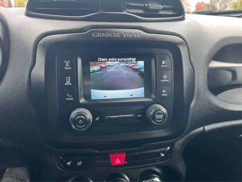 Used 2015 Jeep Renegade Trailhawk w/ Cold Weather Group image 28