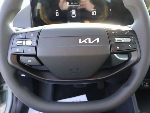 New 2025 Kia K4 LXS image 28