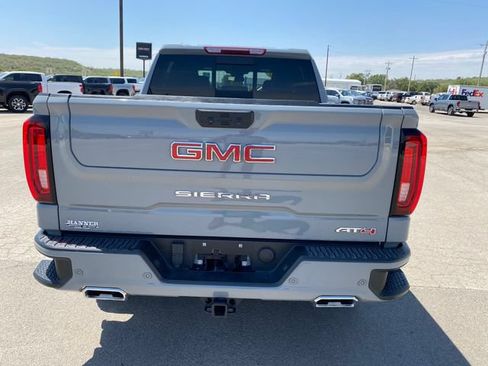 Used 2024 GMC Sierra 1500 AT4 w/ AT4 Premium Package AWD/4WD image 5