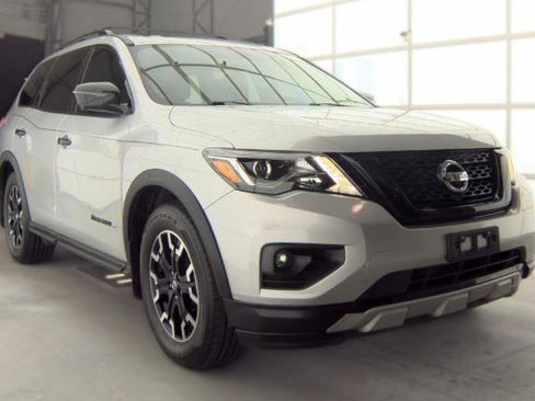 Used 2020 Nissan Pathfinder SL AWD/4WD image 3