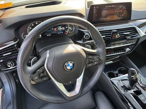 Used 2018 BMW 530i w/ Premium Package image 12