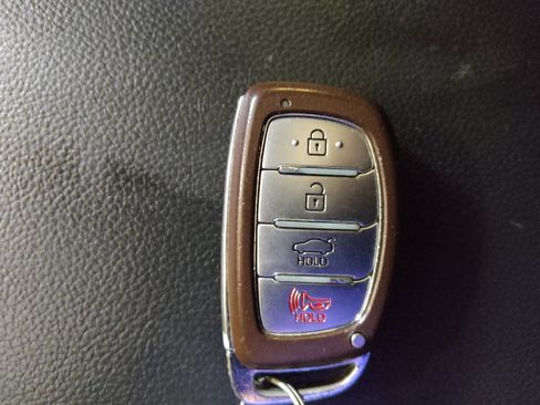 Used 2018 Hyundai Elantra Sport w/ Sport Premium Package 03 FWD image 32