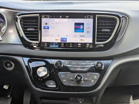 New 2026 Chrysler Voyager LX image 17