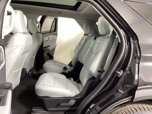 New 2026 Ford Explorer Platinum AWD/4WD image 15