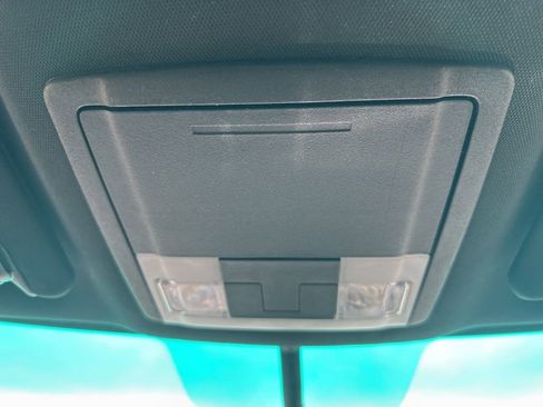 Used 2017 Ford Explorer XLT w/ Equipment Group 202A FWD image 8