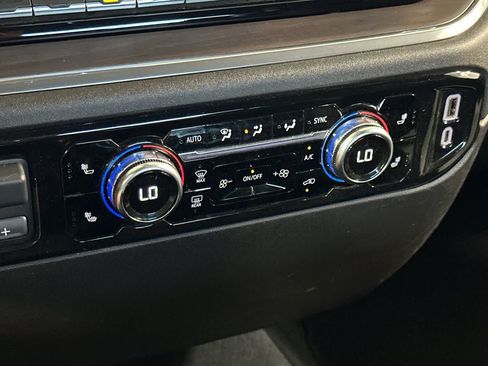 Used 2025 GMC Sierra 1500 SLT RWD image 21