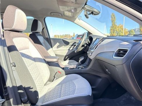 Used 2022 Chevrolet Equinox LS image 25